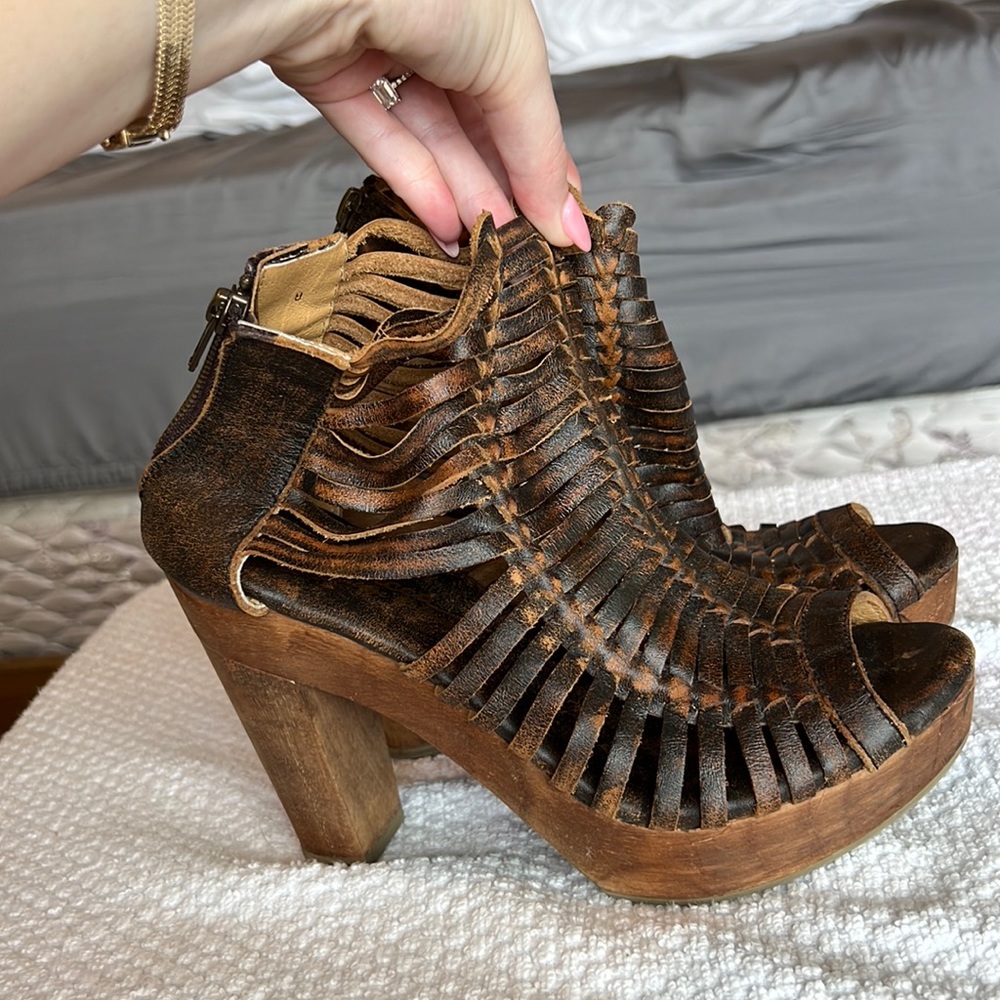 Sbicca Vintage Collection Brown Leather and Wood Platform Open Toe Zip Up Heels